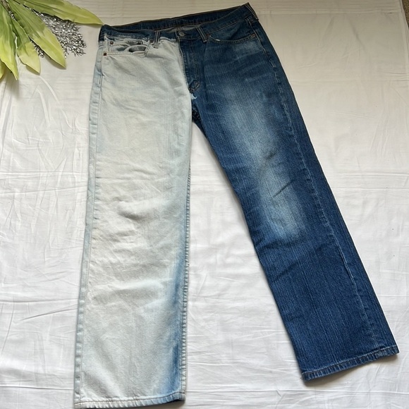 ⭐️levi's 514 Split Bleach Jeans - Picture 1 of 6